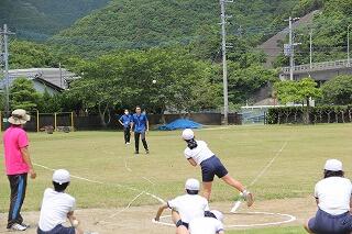 ソフトボール投げ