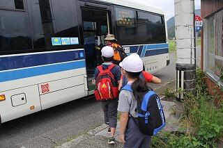 路線バスで出発