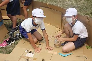 図工・ダンボールハウス作り（３･４年）