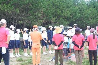 海岸清掃のようす