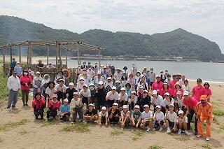 海岸清掃のようす