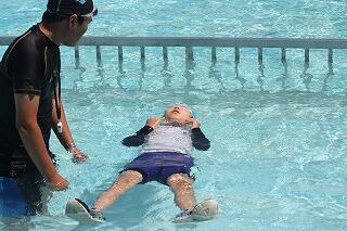 着衣泳のようす