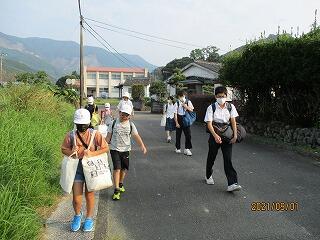 集団登校のようす