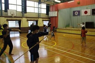 なぎなた指導のようす