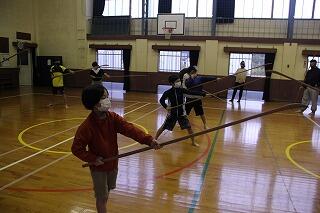 なぎなた指導のようす