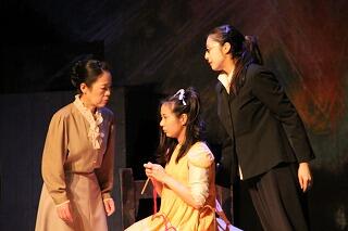 「ヘレン･ケラー」の舞台のようす