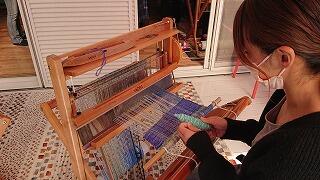 さをり織り体験のようす