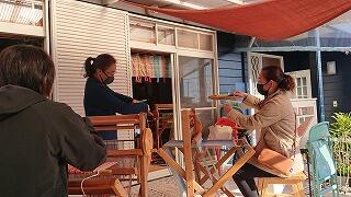 さをり織り体験のようす