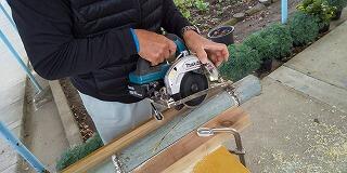 門松作りのようす