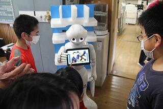 ペッパーくんと子どもたち