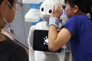 ペッパーくんと子どもたち