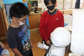 ペッパーくんと子どもたち