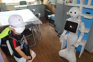 朝のあいさつのようす