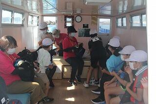 行きの船の中のようす