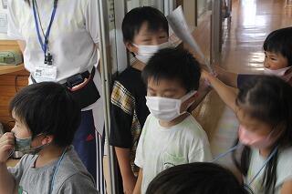 １年生･学校探検のようす
