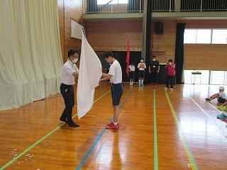 団旗授与のようす