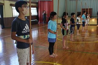 なぎなた練習のようす