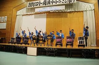 小学生による太鼓演奏