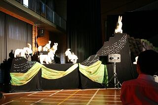 「あらしのよるに」の一場面