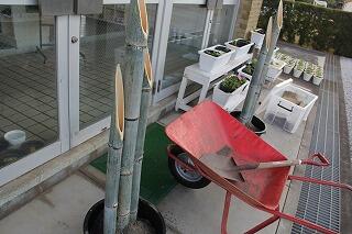 門松作りのようす