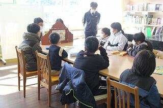 読み聞かせのようす