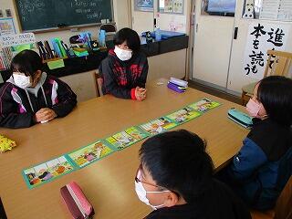 読み聞かせのようす