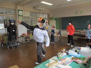 豆まきのようす