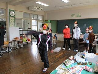 豆まきのようす