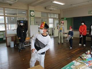 豆まきのようす