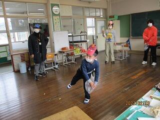 豆まきのようす