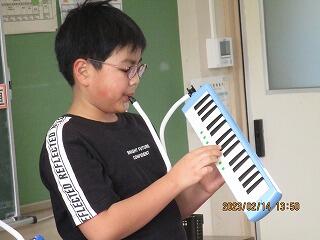 鍵盤ハーモニカの演奏