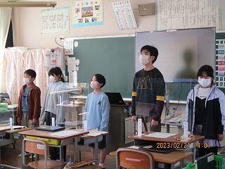 歌の発表のようす