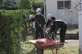 運動場整備のようす