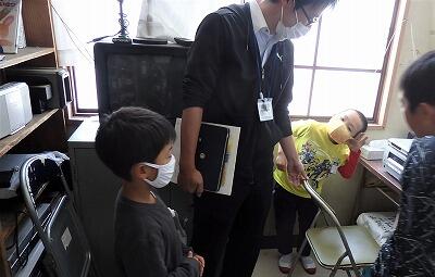 何か聞こえるのかなぁ?!