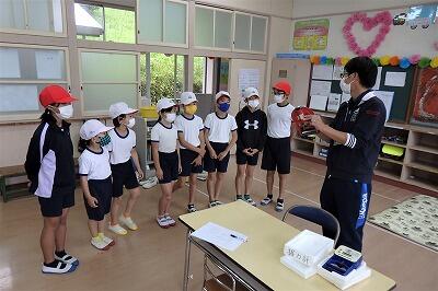 最近、鉄棒で鍛えているからね