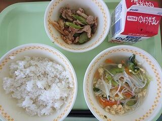 給食の画像