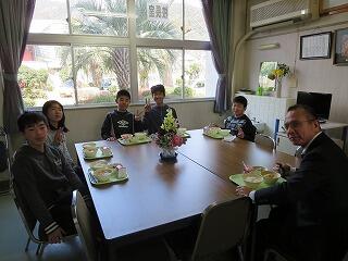 交流給食の画像