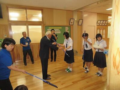 清掃用具をいただきました