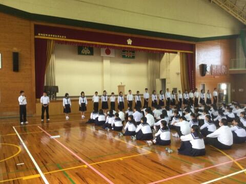 新旧生徒会役員退任式および認証式