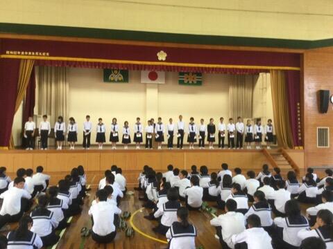 新旧生徒会役員退任式および認証式