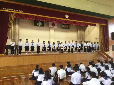 新旧生徒会役員退任式および認証式