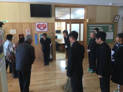 清掃用具を寄贈していただきました