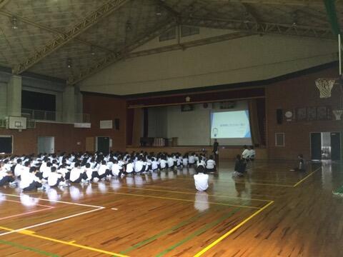 生徒集会のようす