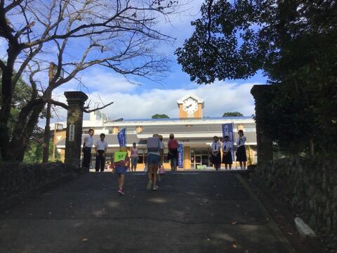 小学校でのあいさつ運動