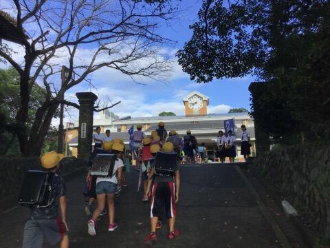 小学校でのあいさつ運動