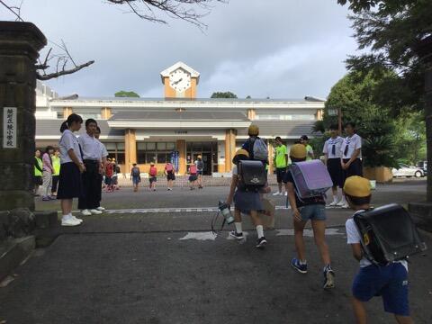小学校でのあいさつ運動