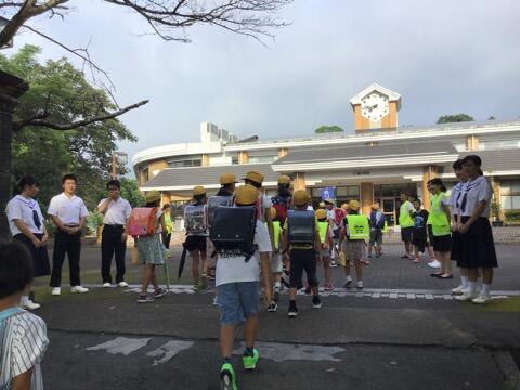 小学校でのあいさつ運動