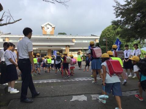 小学校でのあいさつ運動