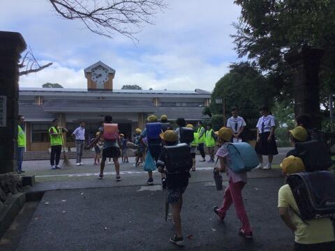 小学校でのあいさつ運動