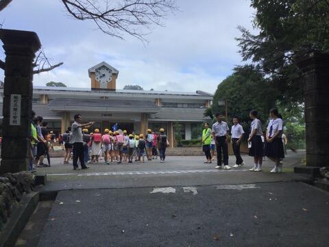 小学校でのあいさつ運動